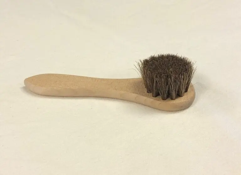 Montana Pitch-Blend Small Brush Round Natural Horsehair Dauber